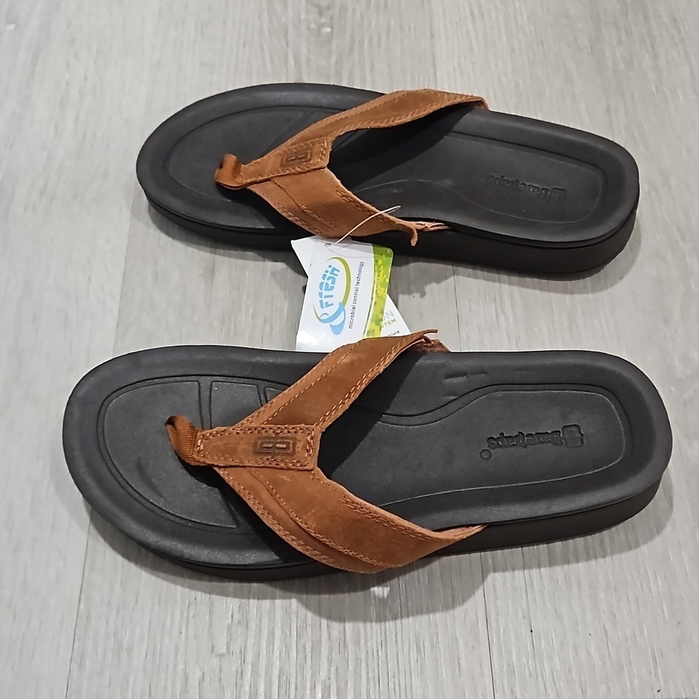 Baretraps Hynes Men's size 8 Sandals. Brand New with Tags